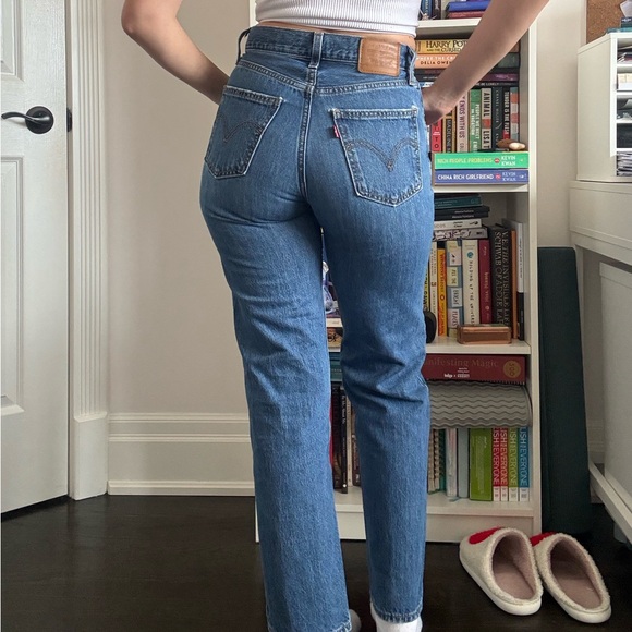 Levi’s Classic Blue Women's Jeans - Picture 2 of 7